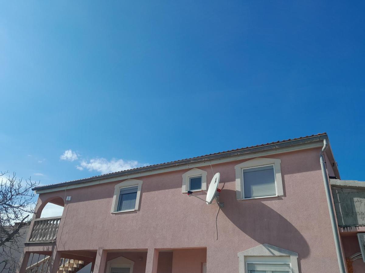 Caliente Apartments Vir B Exterior photo